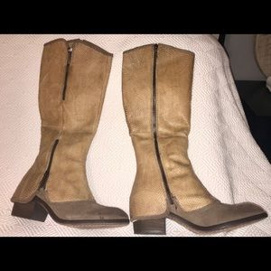 Donald J Pliner Devi Boots(Taupe)